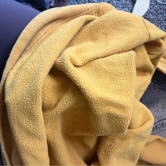 Reebok Mustard Crewneck - Picture 8 of 8